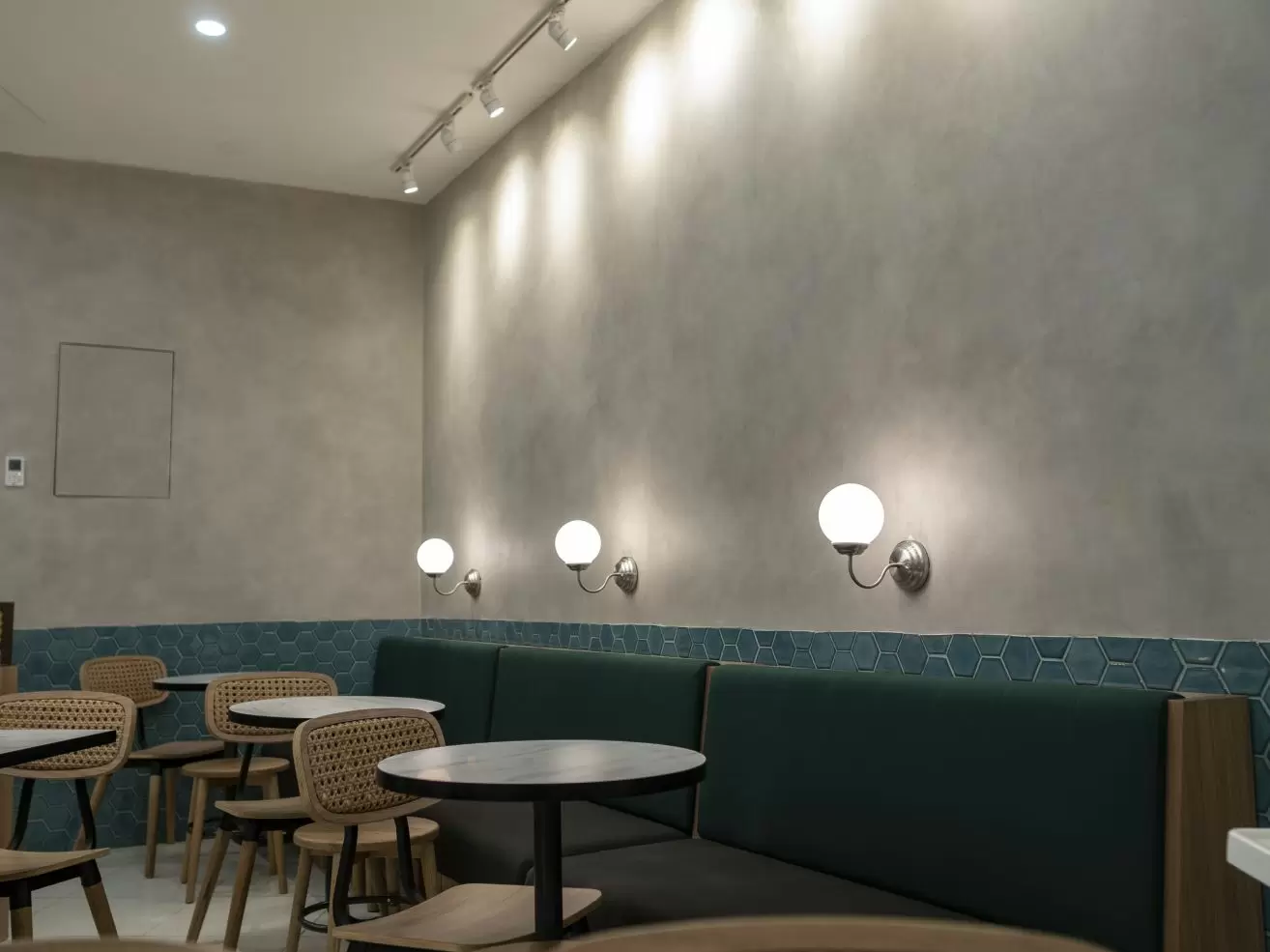 EsTeler 77 Plaza Blok M
